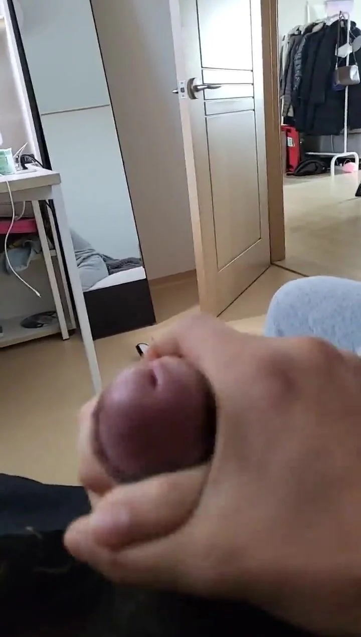 Bố dượng dâm khốn nạn gạ con gái xinh ngây thơ sang phòng bắt show vú sục cặc búcu #1