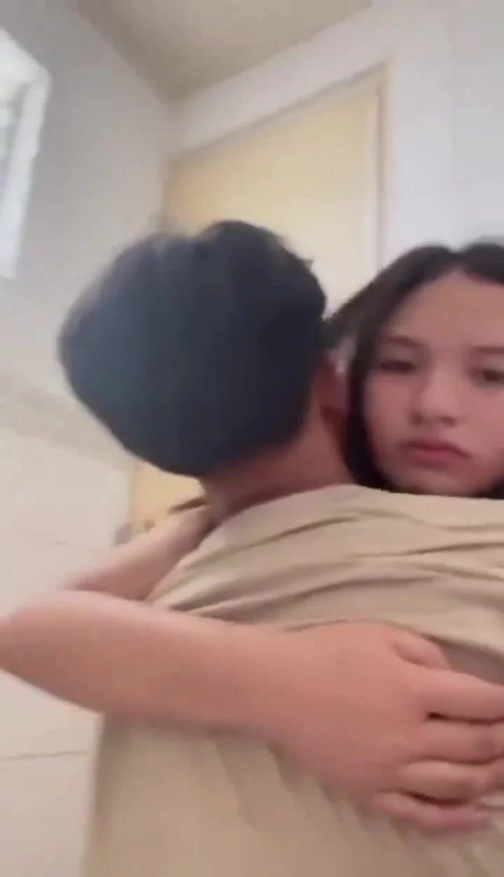 Chị họ thương em trai mồ côi cha mẹ nên cho nó đụ từ sớm.
